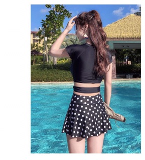 Set bikini quần váy - áo cộc tay