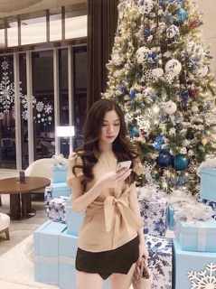 Áo thiết kế lạ mắt nơ buộc độc đáo