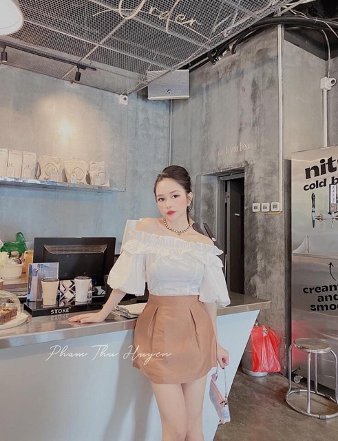 Áo bẹt vai bèo tay phồng