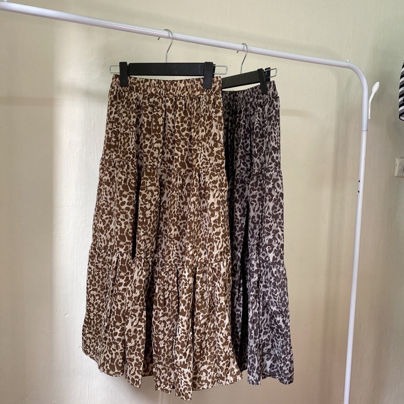 Chân váy dài lưng cao họa tiết da báo dáng xoè QC M01