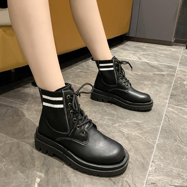 Giày bốt cổ thấp Martin cho nữ, boots cổ thấp có dây màu đen cổ tròn phối len | BigBuy360 - bigbuy360.vn