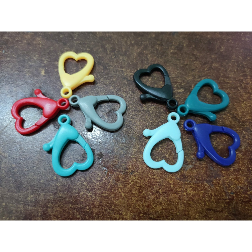 móc càng cua nhựa hình tim để làm dây khẩu trang, móc khoá handmade