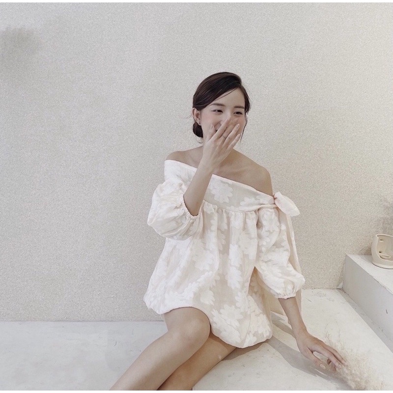 Set áo trễvai hoa tay lỡ cột nơ kèm quần