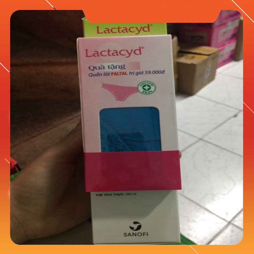 Dung dich vệ sinh lactacyd trầu xanh 250ml