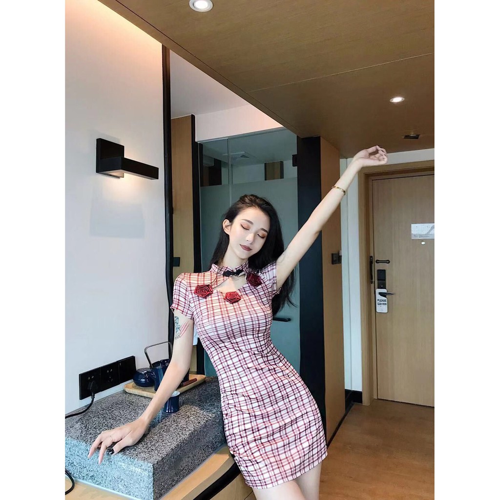 Sườn xám caro đính hoa