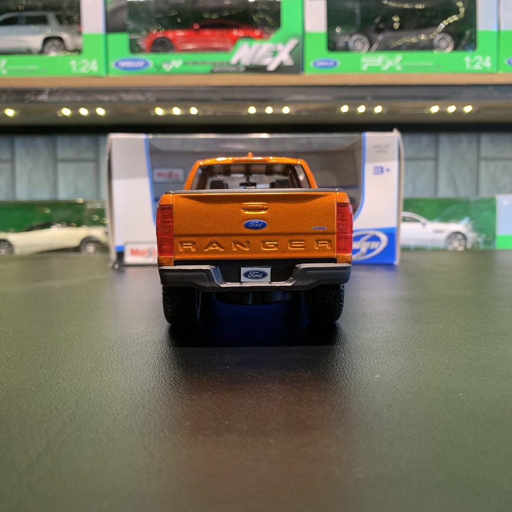 Mô hình xe bán tải Ford Ranger 2019 tỉ lệ 1:27 hãng Maisto (Cam+ Xanh)