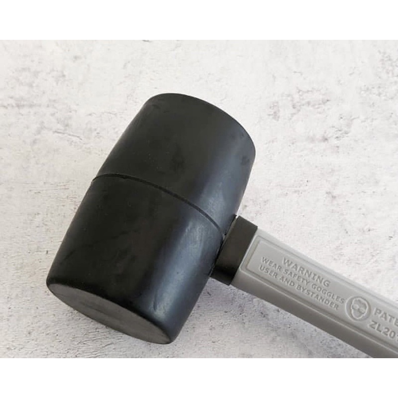 Búa cao su đen Total loại 450gam THT761616