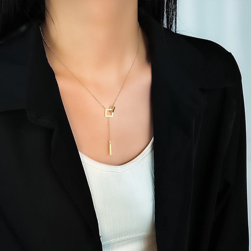 Dây chuyền nữ chất liệu titan không gỉ không phai màu mặt vuông đơn giản trang sức titan thời trang mẫu mới 2022