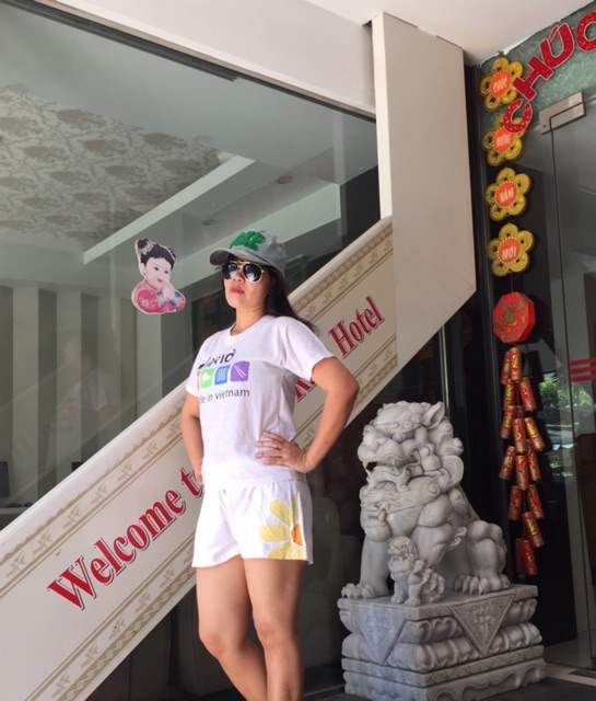 Áo Thun Nam Nữ Du Lịch In Logo iPhở - Lucky Girl shop