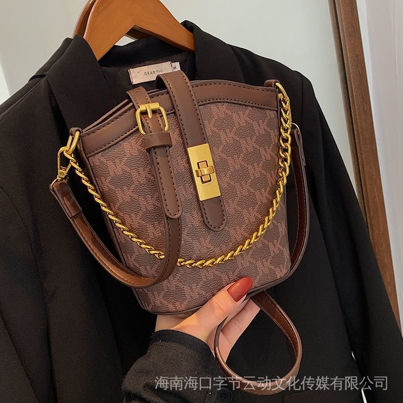High-end niche bag for women 2022 new fashion crossbody bag autumn and winter chain printing bucket bag