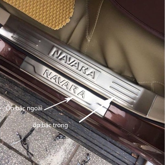 Ốp bậc cửa, nẹp bước chân xe Nissan Navara 2016 đến 2021 mẫu inox cao cấp