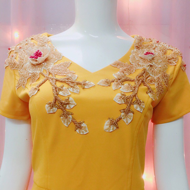 đầm nữ trung niên thiết kế cổ tim