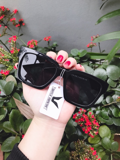 KÍNH V ĐEN NAM NỮ THỜI TRANG HÀNG LOẠI 1 | BigBuy360 - bigbuy360.vn