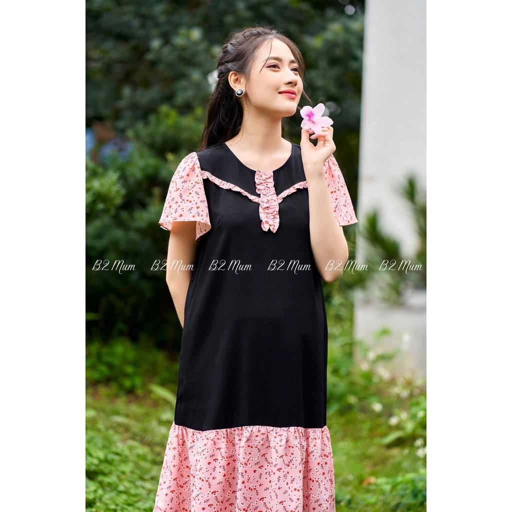 Váy bầu công sở phối hoa nhí - đầm bầu xinh thiết kế cộc tay màu đen cổ tròn viền chạy dọc đuôi cá B2Mum V478