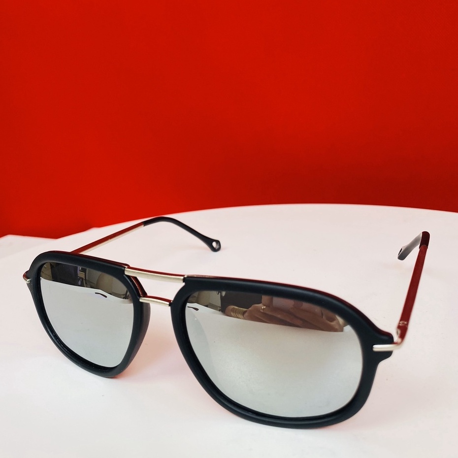 Kính mát Ouress 8522 hợp với mọi dáng mặt