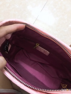 Túi hobo da rắn màu hồng