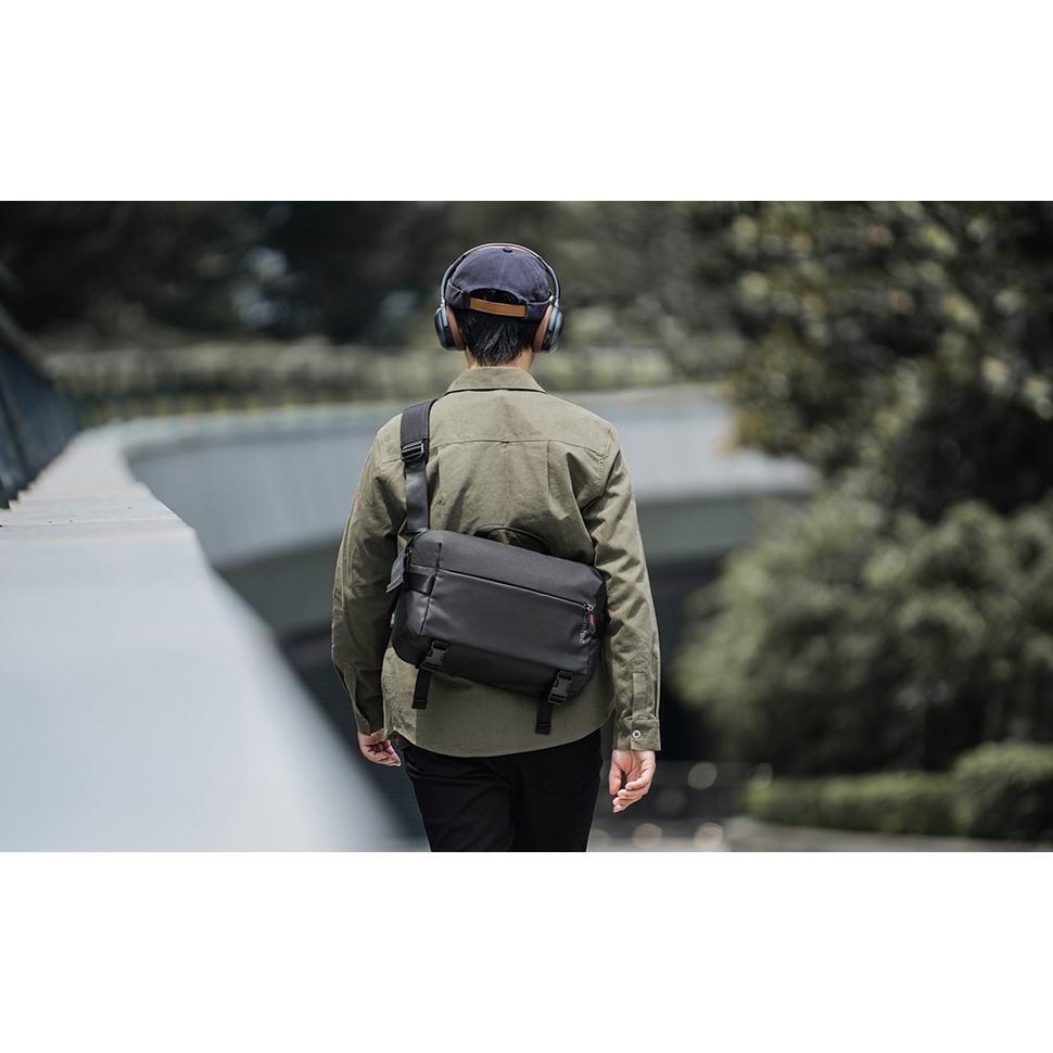 Túi Đeo Tomtoc USA Urban Codura Sling Bag Travel &amp; Work 13/14.2inch - Hàng Chính Hãng