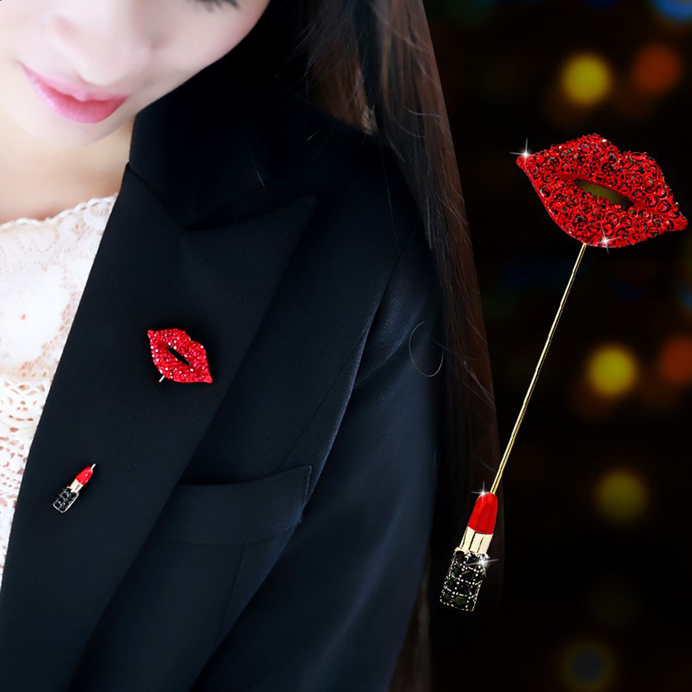 Trâm cài áo hình đôi môi đính kim cương giả