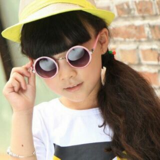 Kính mắt cho bé