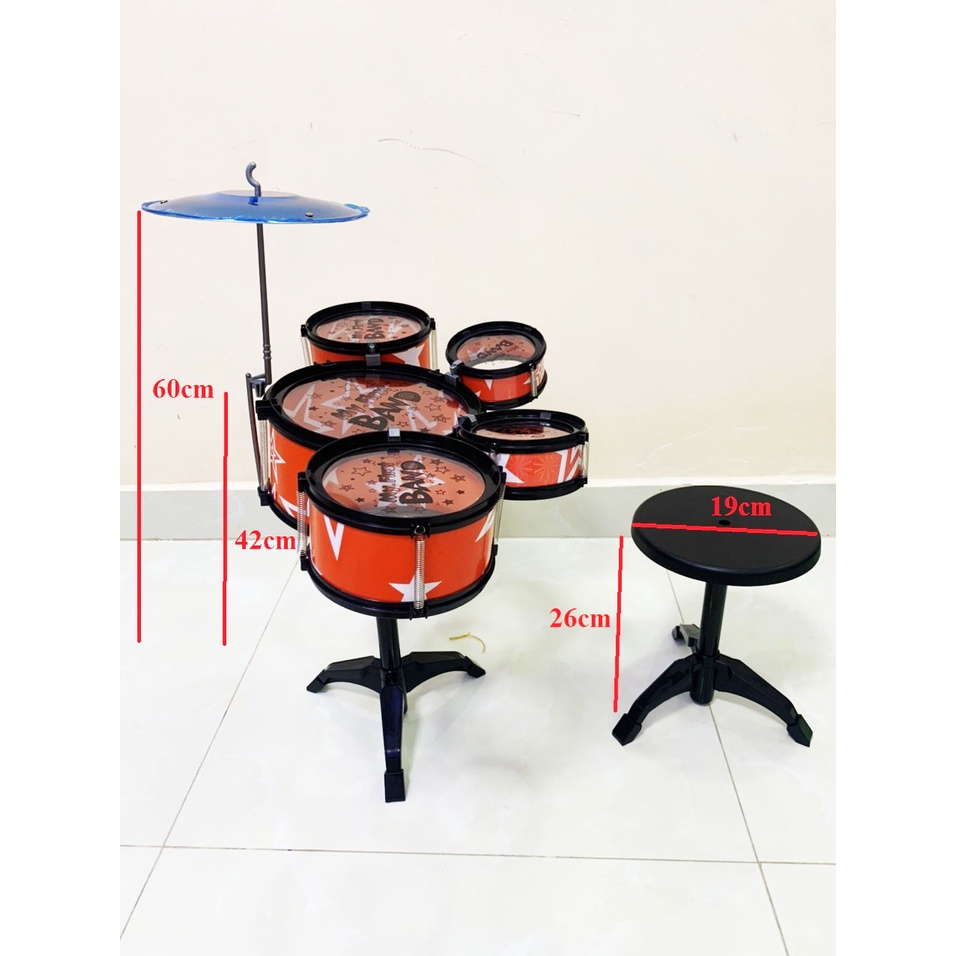 Bộ Trống Jazz Drum cho bé bao gồm: 1 ghế , 1 trống cái, 4 trống nhỏ, 1 cái chập chả và 2 dùi trống