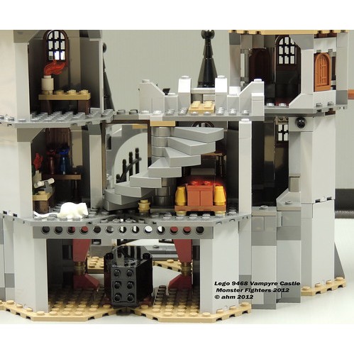 Lego 9468 Monster - lâu đài Vampire