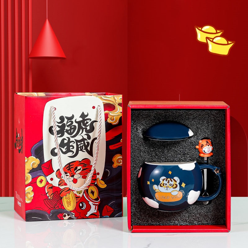 Cốc sứ ly sứ Hổ 2022 400ML có nắp, thìa tặng kèm hộp đáng yêu làm quà tặng, trang trí, đựng cafe,nước,trà-Ráp