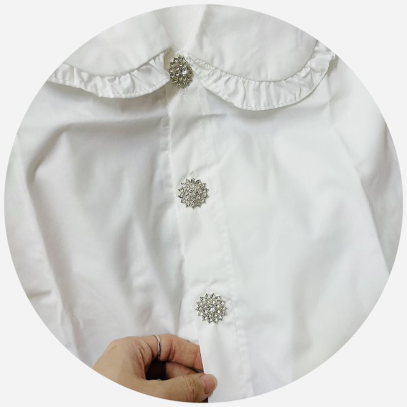 Áo sơ mi ZARA xuất Âu xịn sát nách cổ sen se bèo cúc đá màu trắng kate lụa