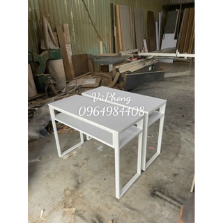 bàn nail khách đặt