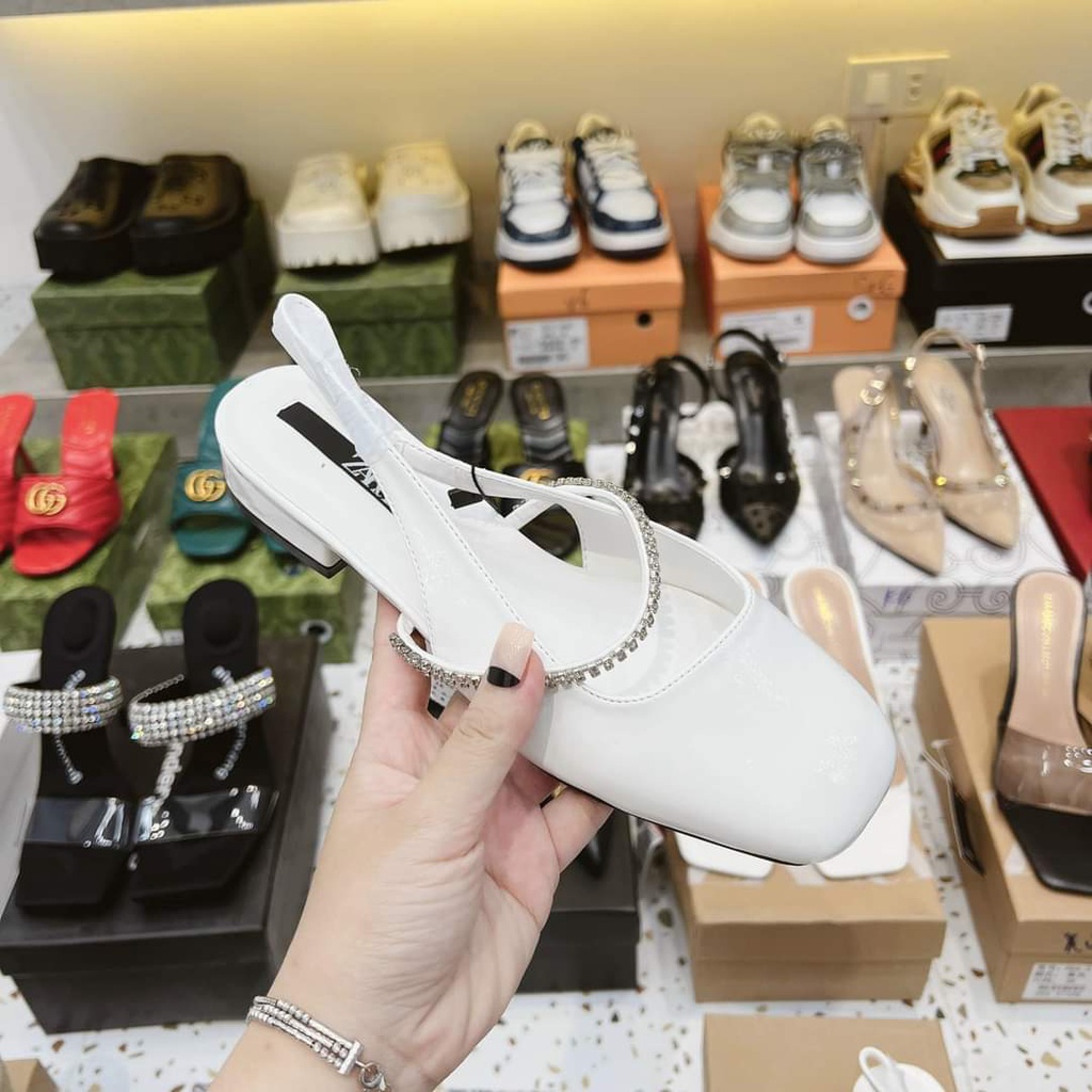 Xăng đan 2p bít mũi da bóng quai đá mềm êm Nguyên hộp hãng cao cấp