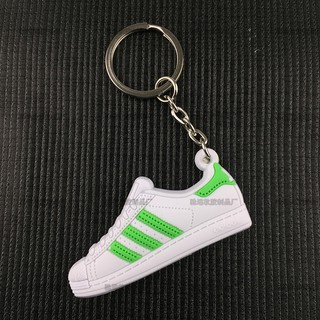 Móc Khóa Giày Adidas Trắng Sọc Xanh Lá