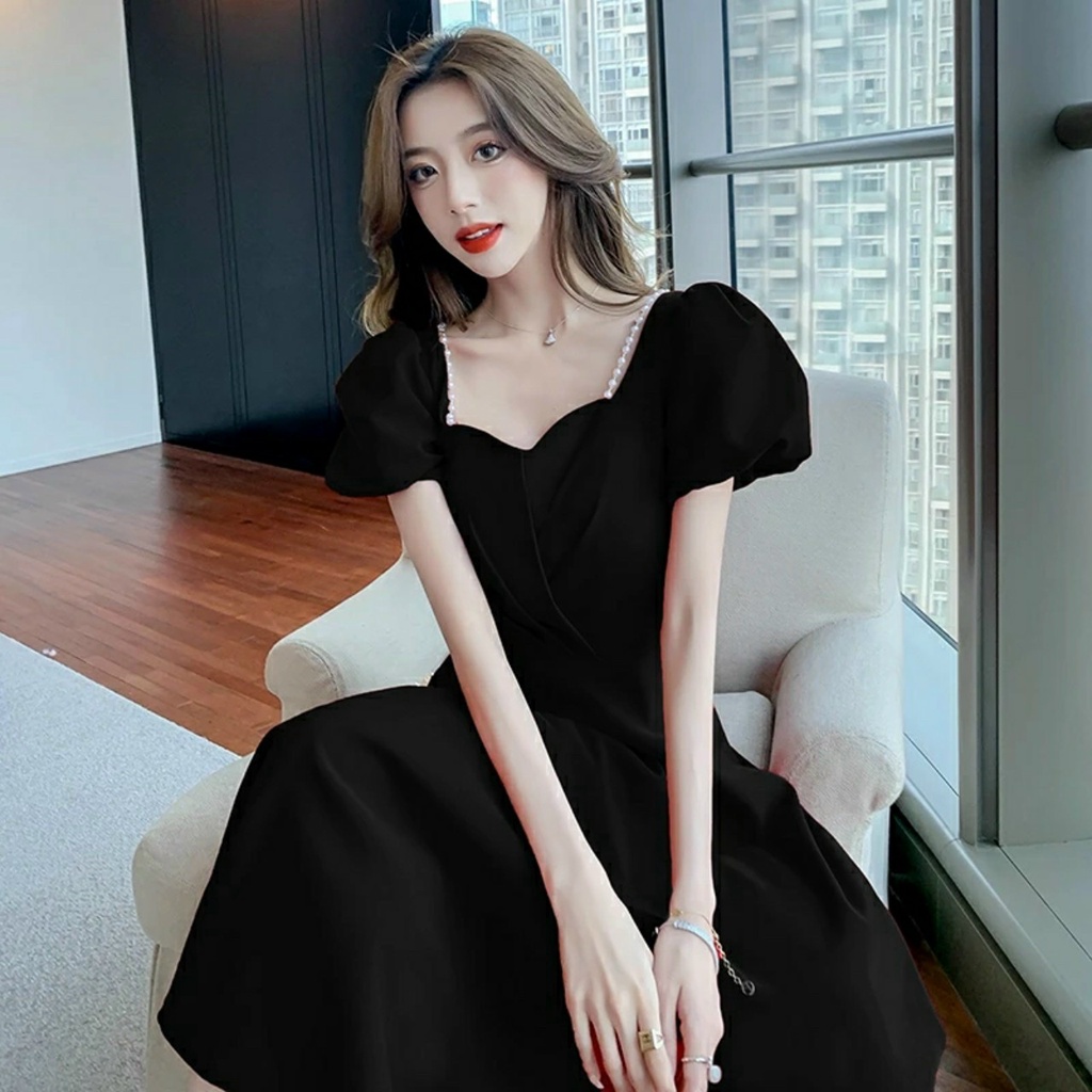 đầm xòe dáng dài tay phồng cổ tim, xếp ly thích hợp cho các buổi tiệc