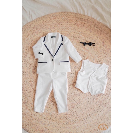 Set vest trắng viền xanh than