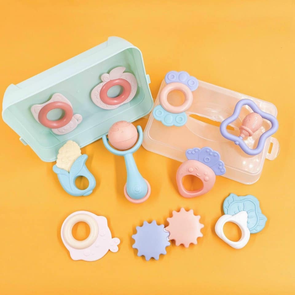 Bộ Đồ Chơi Gặm Nướu Xúc Xắc Cho Bé Sơ Sinh Lục Lạc Cầm Tay Baby Rattle An Toàn Cho Bé.