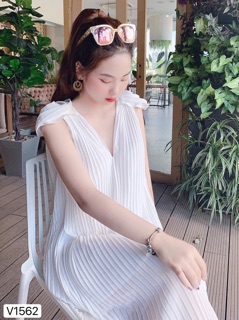 Váy trắng dáng xoè thiết kế