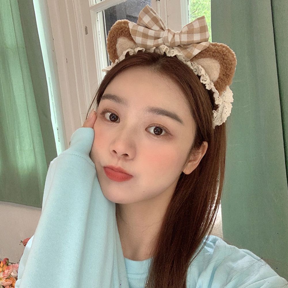 Cài tóc tai mèo phối ren và nơ sọc caro phong cách lolita Hàn Quốc dễ thương mang khi trang điểm cho bạn gái