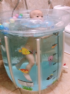 Bể bơi thành cao cho bé