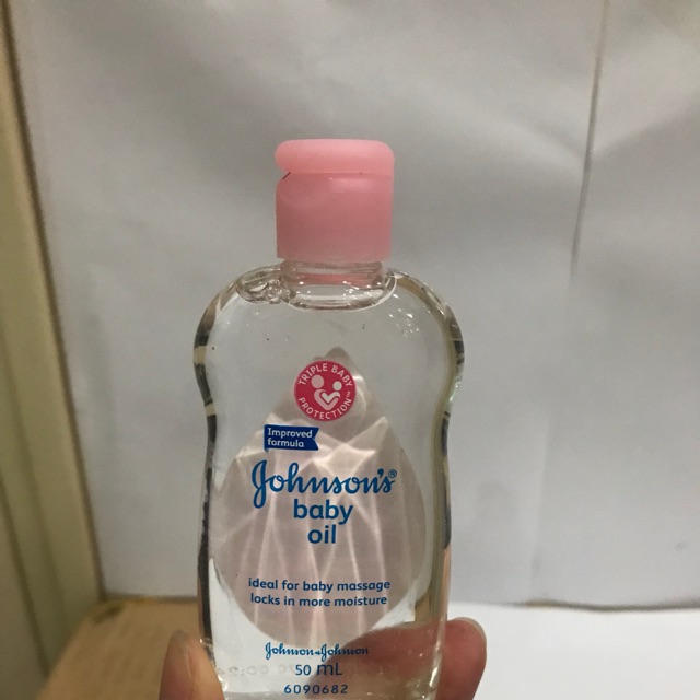 dầu mát xa dưỡng ẩm điều trị cứt trâu cho bé johusons baby oil 50ml