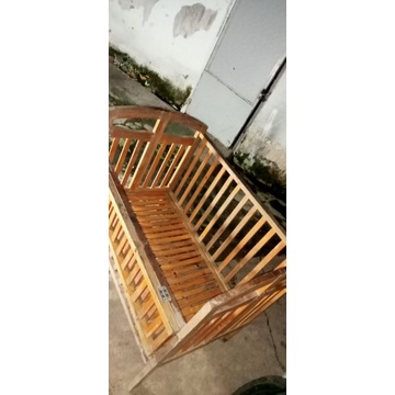 Cũi gỗ đã xử dụng nhưng còn mới 90%.e bảo hành riêng bao đổi trả cho các bé nằm 1năm.
