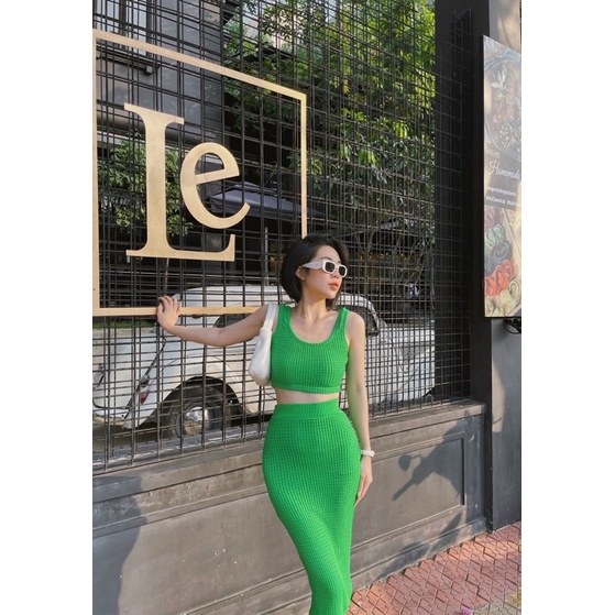 Áo croptop sát nách + Chân váy body