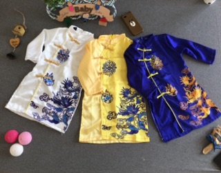 Áo dài cách tân rồng lụa