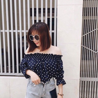 Áo bẹt vai chấm bi
