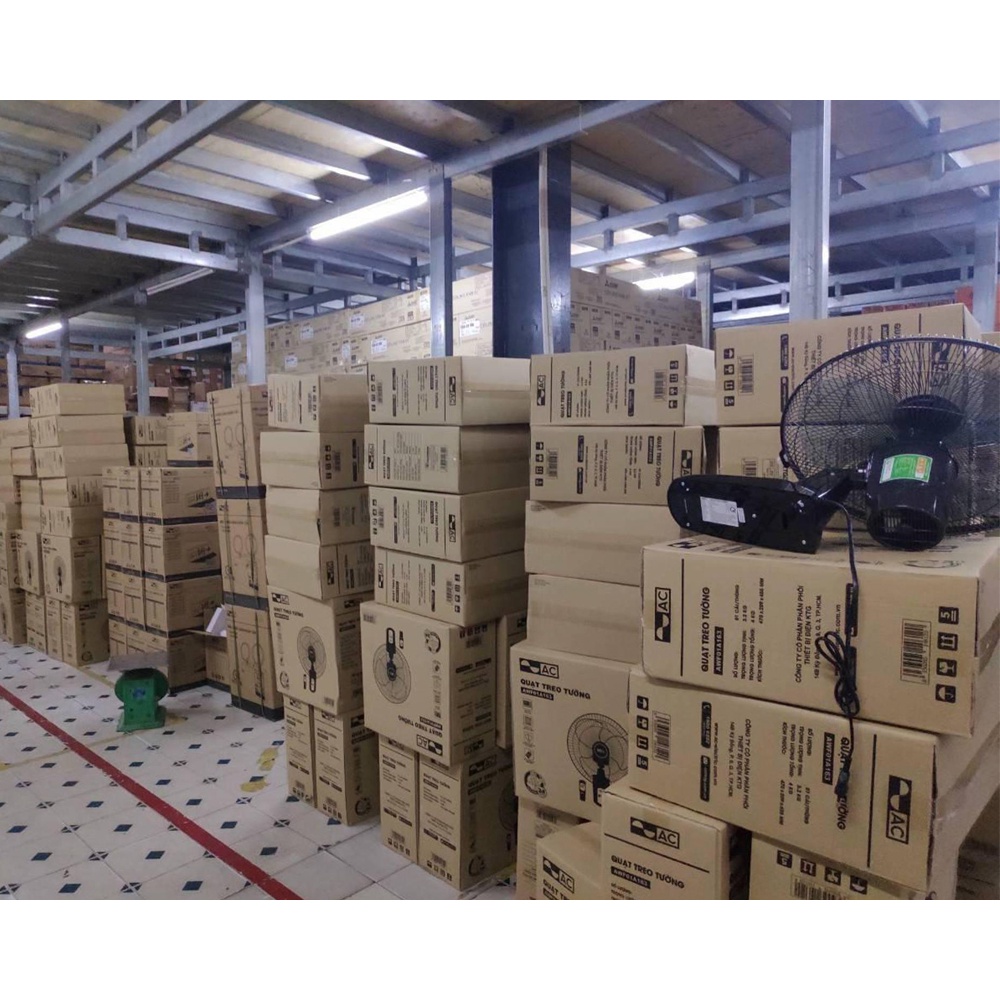 Quạt treo tường AC AWF01A163 Made in Malaysia, công suất 50W, remote điều khiển