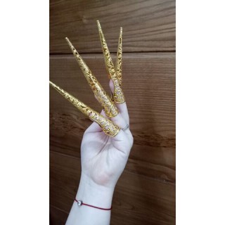 trợ giá hộ chỉ móng tay cổ trang