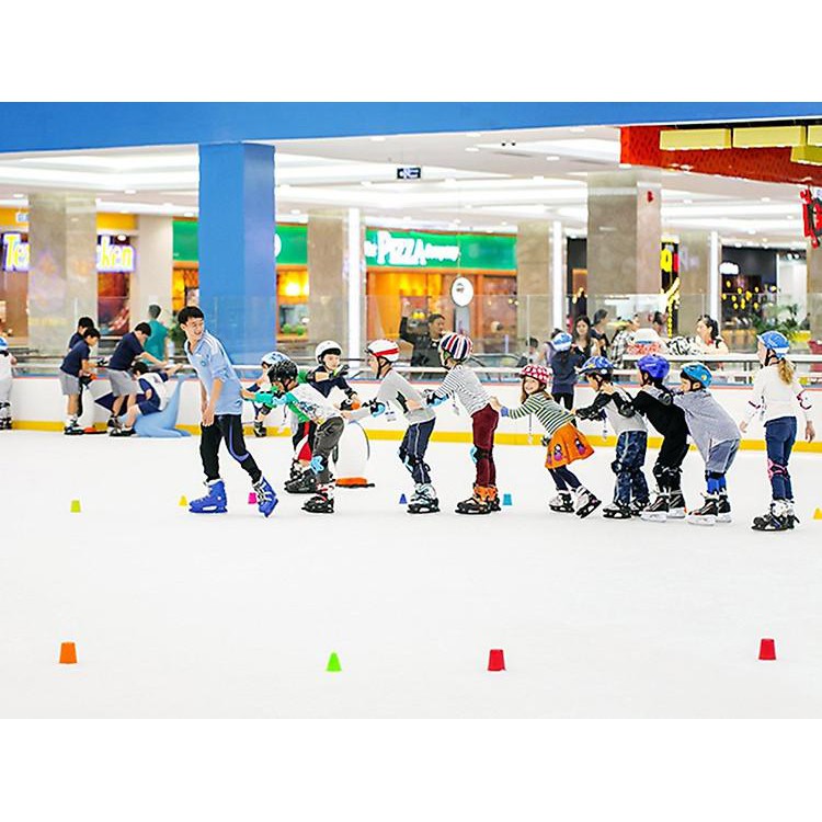 HCM [E-Voucher] Vé vào cửa và giày trượt, 1 đôi vớ trẻ dưới 140cm Sân băng Vincom Ice Rink Landmark 81 - Thứ 2- T6 (TK)