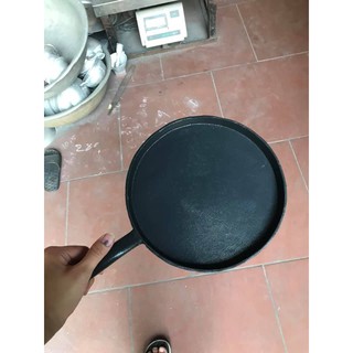 Chảo màu đen làm bánh xèo