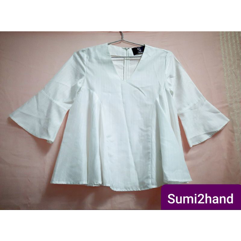 Áo babydoll trắng hiệu cổ V tay loe (thanh lý)