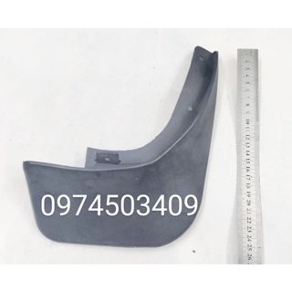 Chắn bùn bánh Mazda 323