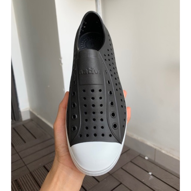 [TẶNG 4 JITBIZT ] - Giày Nhựa Native Jefferson - Chất Nhựa E.V.A Siêu Nhẹ, Không Thấm Nước - MÀU ĐEN TRẮNG | BigBuy360 - bigbuy360.vn