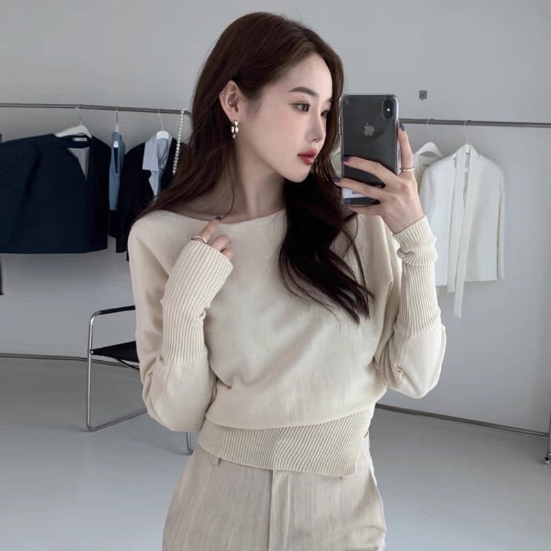 Áo trễ vai tôn dáng.