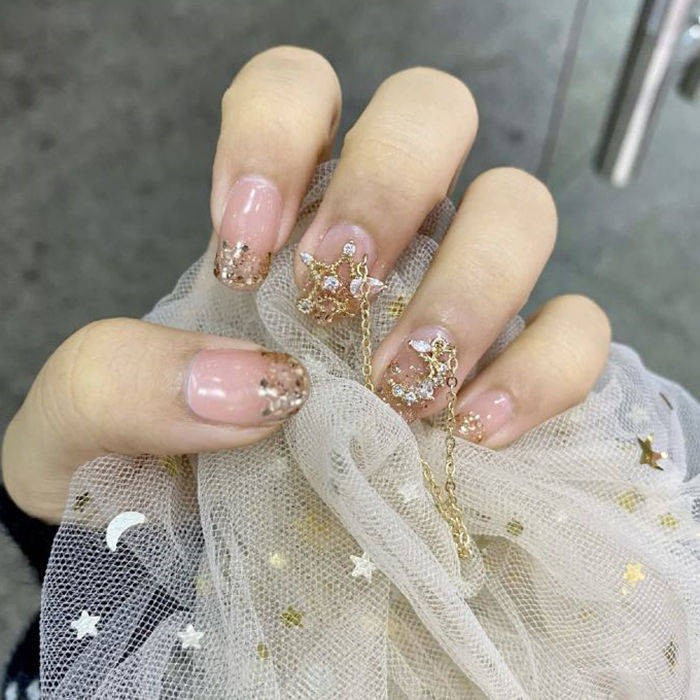 Lá vàng mặt dây chuyền chuỗi sinh viên đeo móng tay cô dâu Giấc Mơ Cổ Tích móng tay giả Nhật bản hoàn thành một mảnh